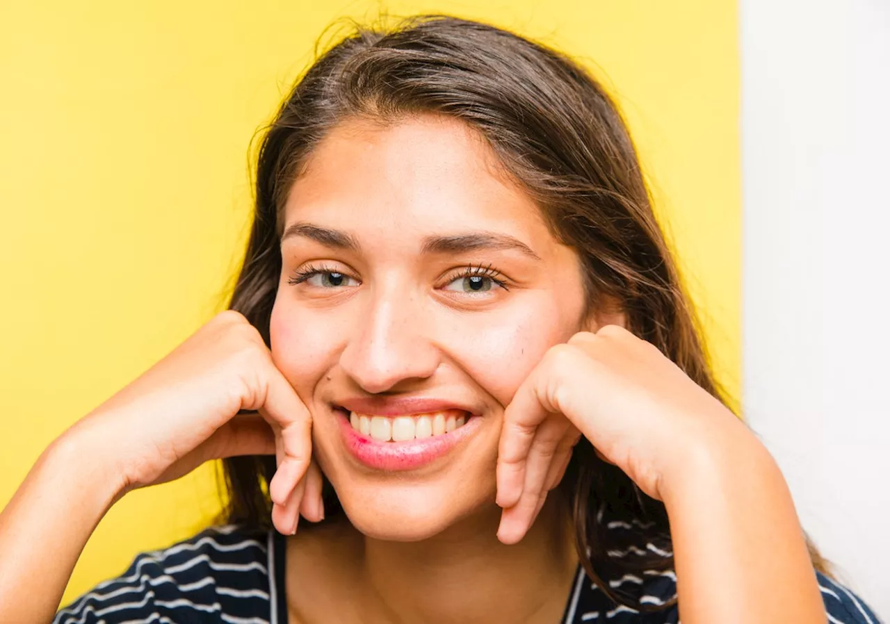 Fatores que Amarelam os Dentes e Como Manter o Sorriso Branco