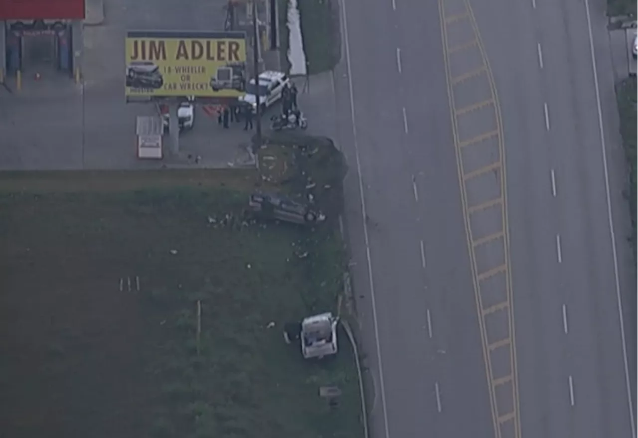 1 killed in Atascocita multi-vehicle crash after 2 cars veer into ditch