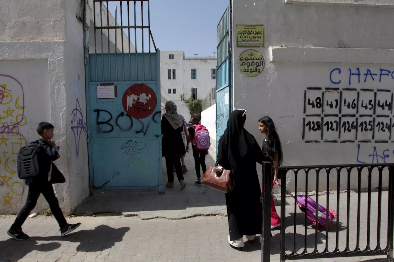 En Tunisie, les smartphones bannis des écoles après le suicide d’un enseignant harcelé