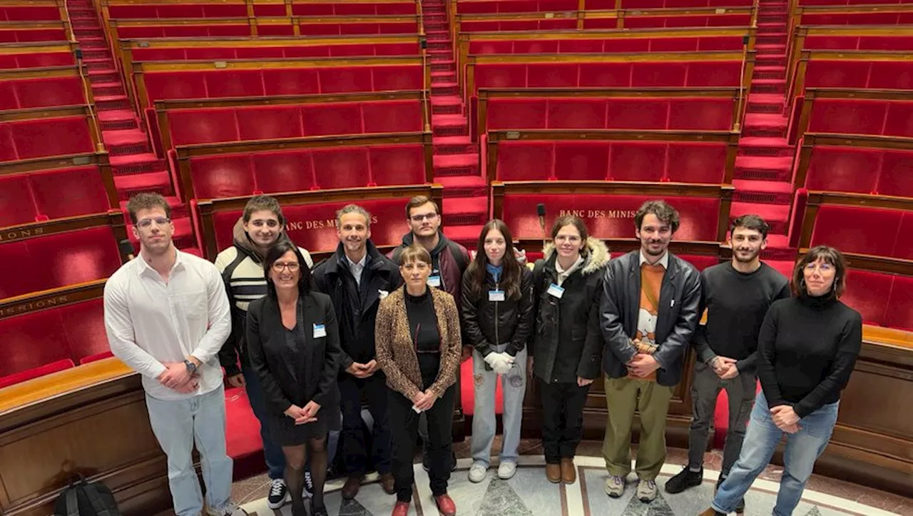 Un groupe de jeunes de Bagnères-de-Bigorre visitent l'Assemblée Nationale