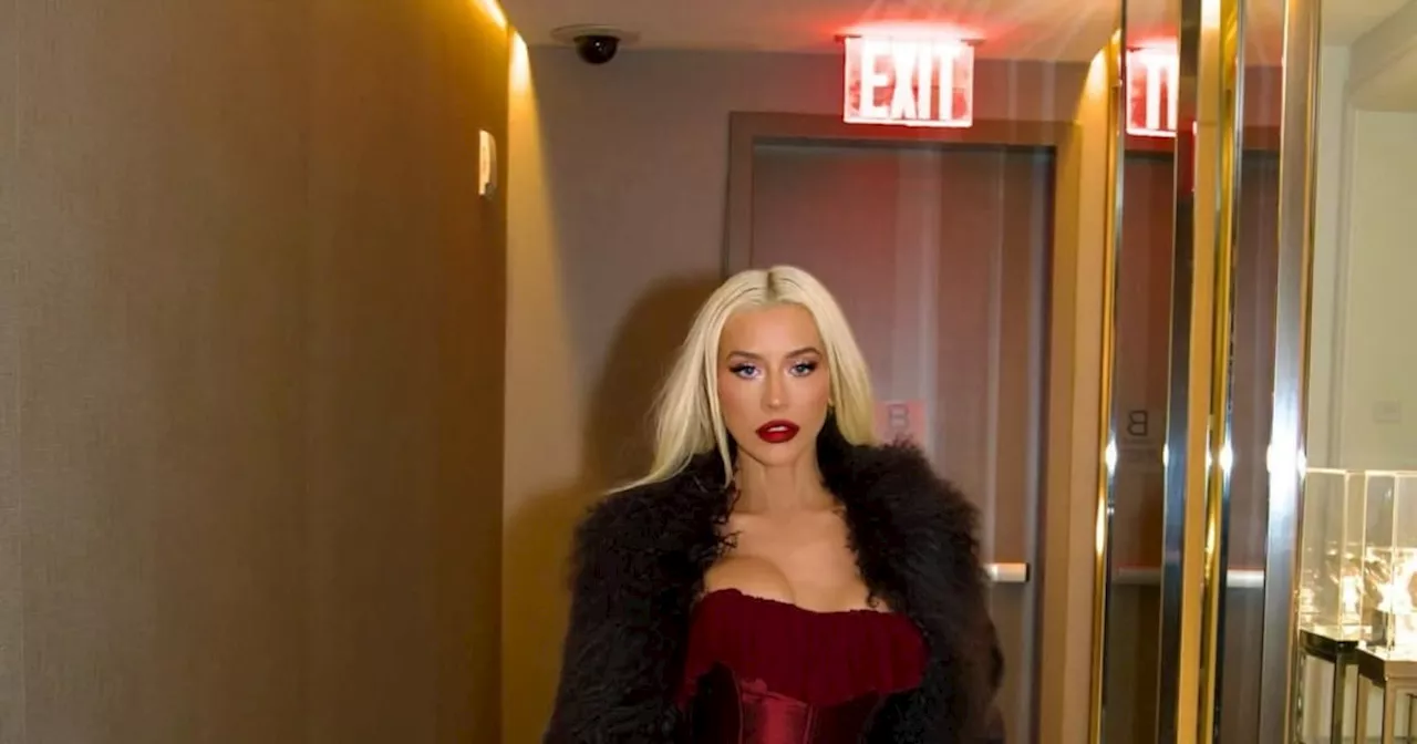 Christina Aguilera Sorprende con Foto Atrevida en su Cumpleaños 44