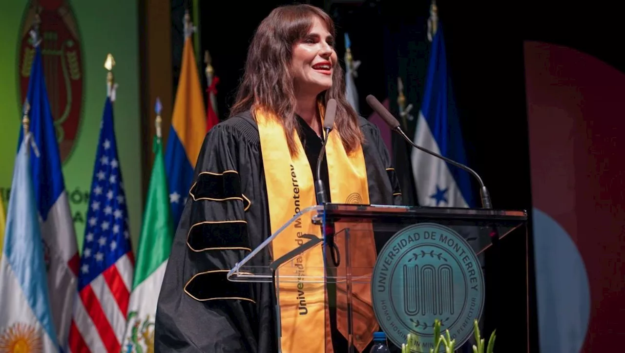 Karla Souza comparte emotivo mensaje en la graduación de la UDEM