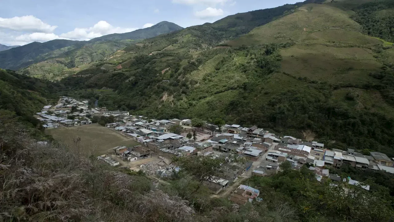 Gobierno colombiano impulsa transición a economías lícitas en Argelia y Cauca