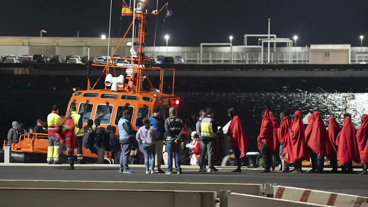 578 Inmigrantes Rescatados en Canarias, Naufragio Cosecha Ochos Vidas