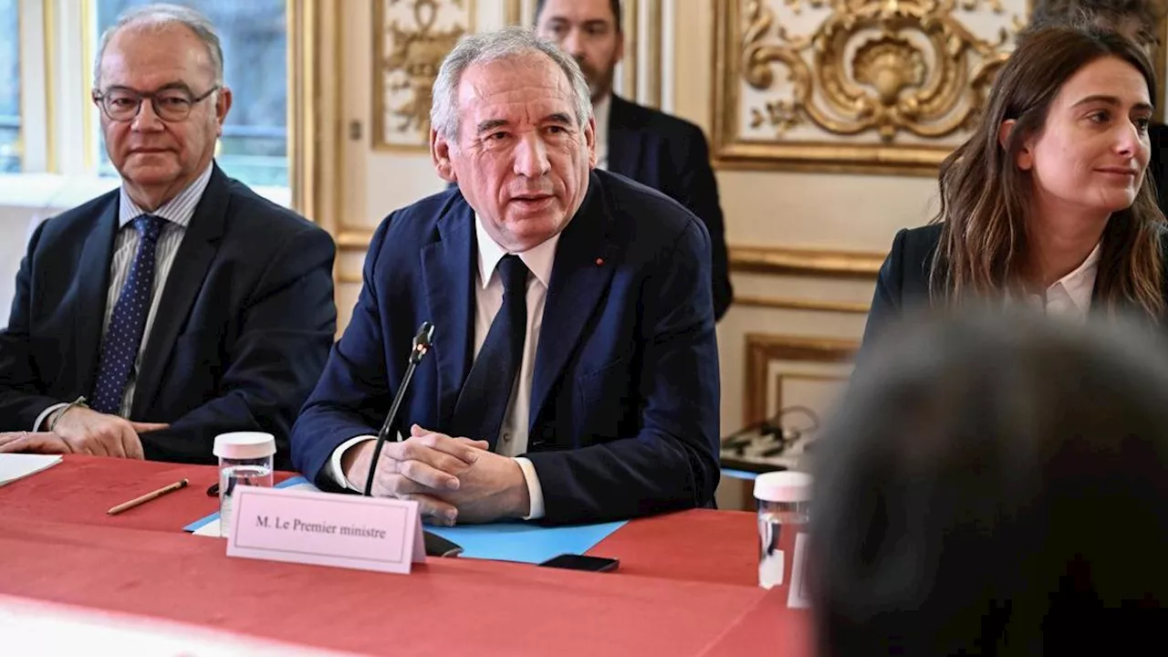 Bayrou Frena la Formación del Gobierno por la Rechazo de Izquierda