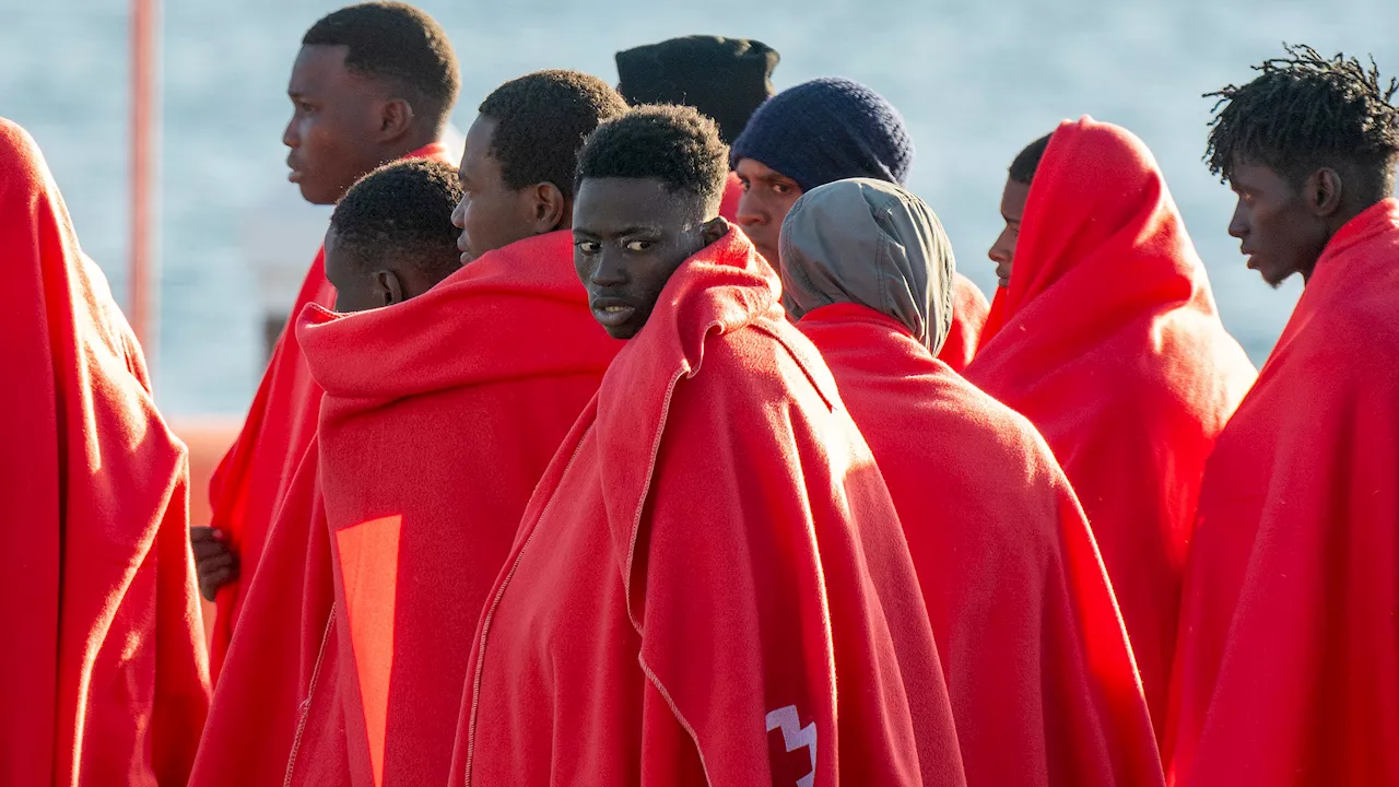 Cuatro inmigrantes muertos y cinco desaparecidos en el naufragio de la lancha al este de Lanzarote