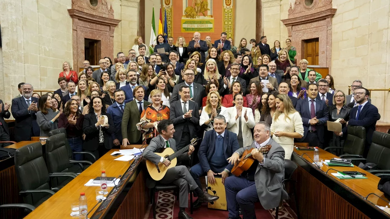 Diputados del PP y Vox cantan villancicos tras aprobar Presupuesto de Andalucía