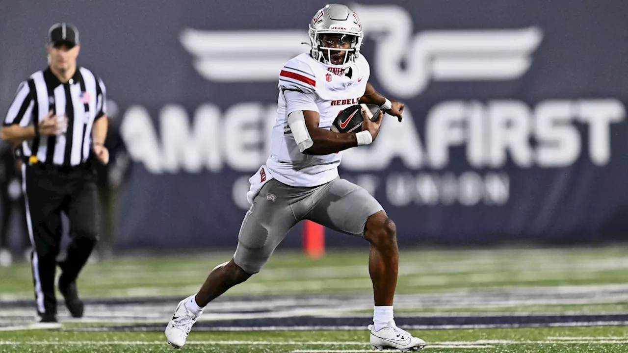 UNLV Rebels Take Narrow Lead Over California Golden Bears at Halftime of LA Bowl