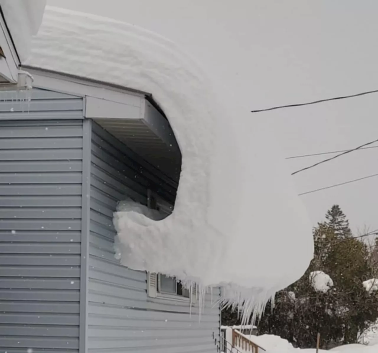 Snow Accumulation on Roofs: When to Worry and When to Call a Professional