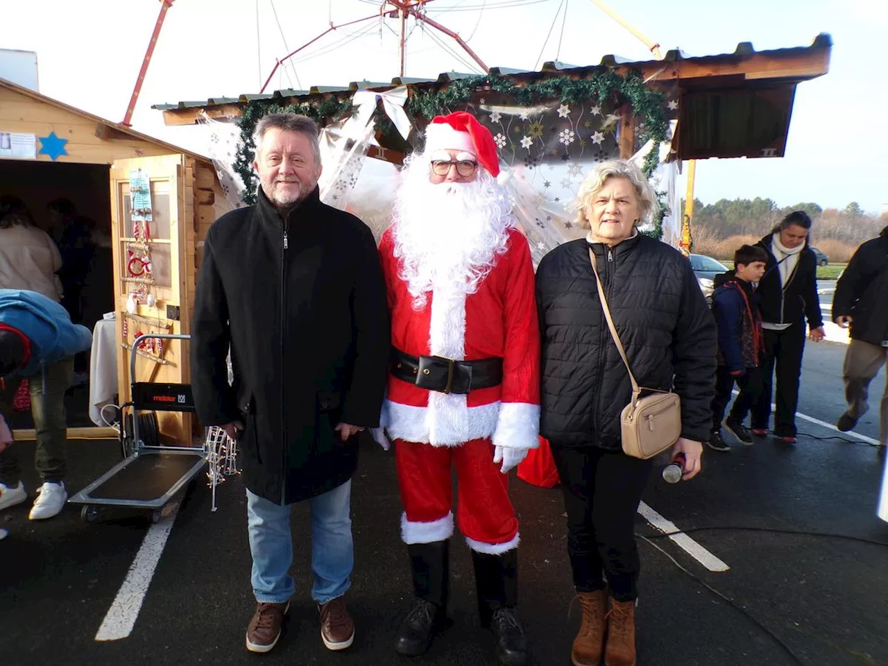 Lesparre-Médoc : un jeune chanteur de 12 ans au marché de Noël