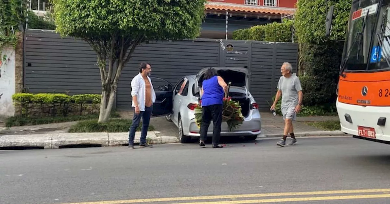 Manifestante contrária a Lula é detida por ofensas racistas em frente à residência do presidente