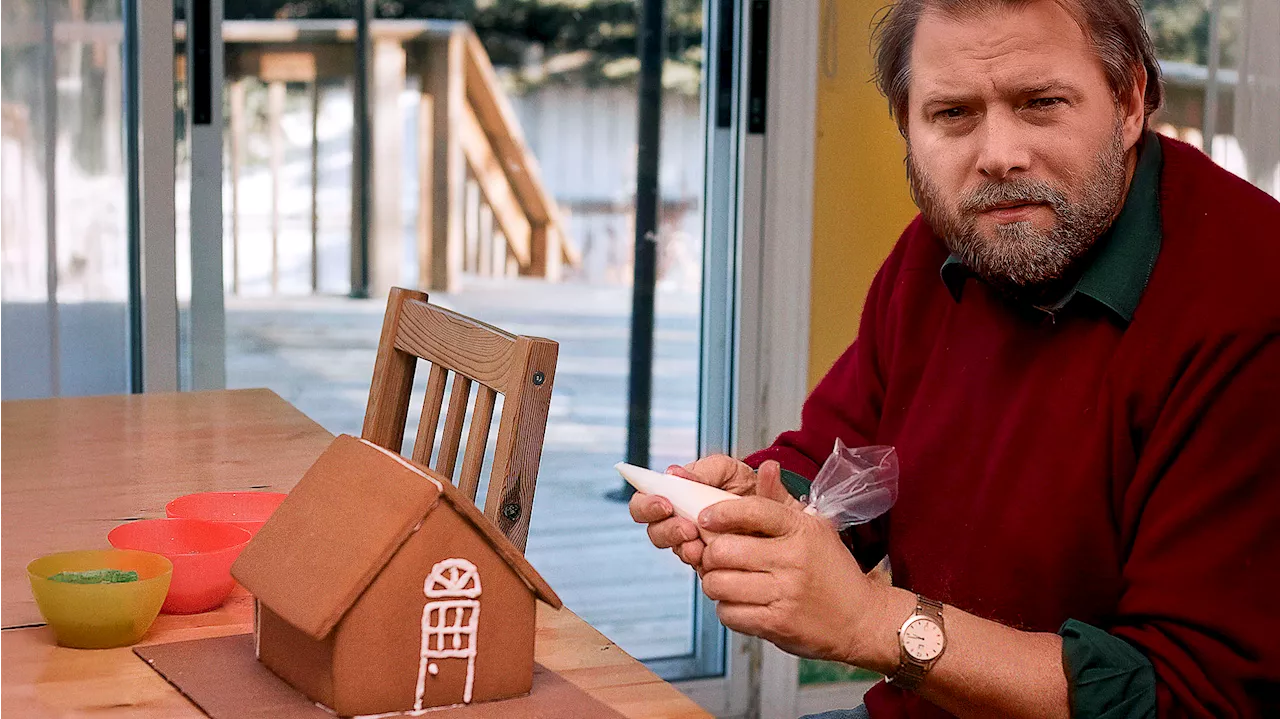 Gingerbread House Fail Fuels Local Man's Depression