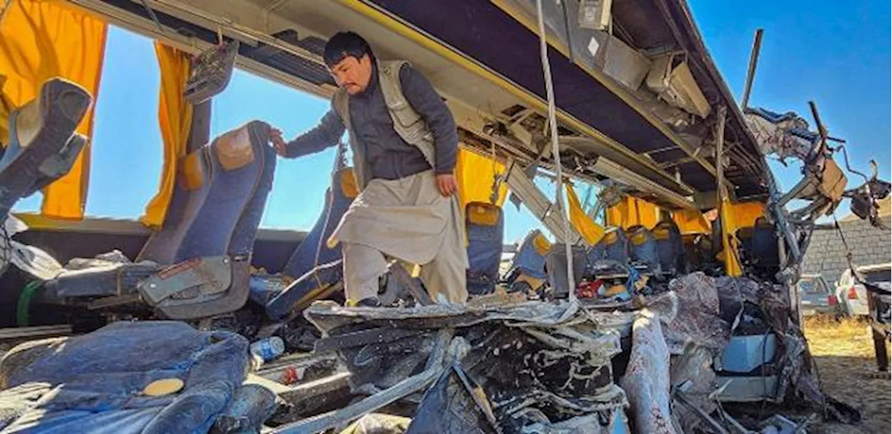 Dois Acidentes de Ônibus no Afeganistão Matam 52 Pessoas