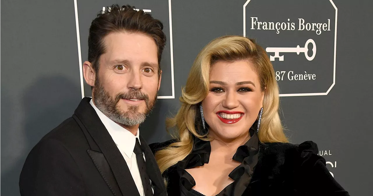 Kelly Clarkson's Christmas Visualizer Says 'Nope' to Ex-Husband