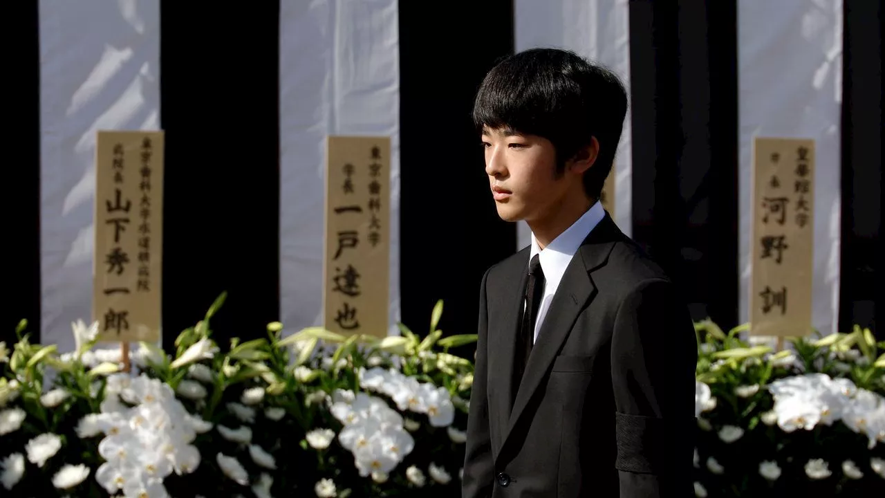 Le Prince Hisahito Choisit la Biologie à l'Université de Tsukuba