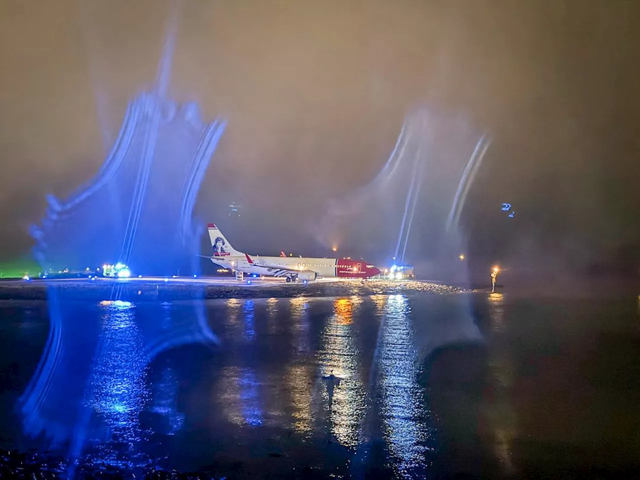 Norwegian-fly landet fem meter unna sjøen i Molde