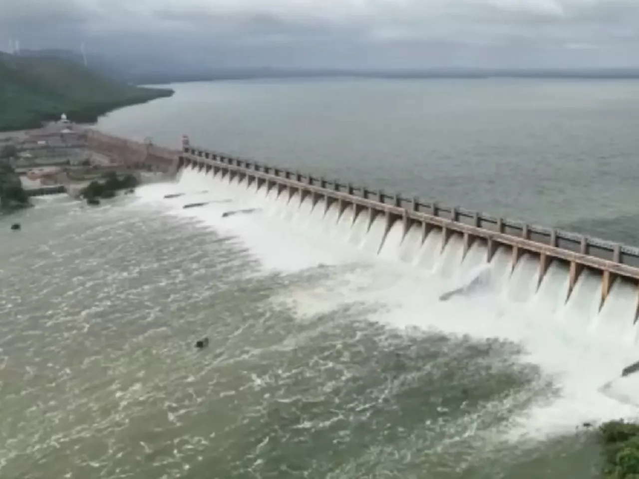 कर्नाटक सरकारचा अलमट्टी धरणाची उंची वाढवणारा निर्णय, महाराष्ट्राला वाढणारा धोका