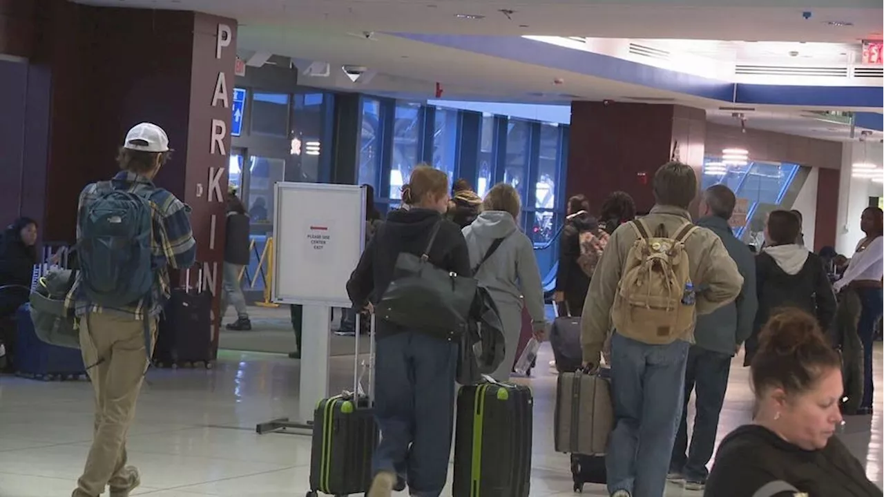 Rochester holiday travelers dodge first snowfall as airport sees Thanksgiving rush