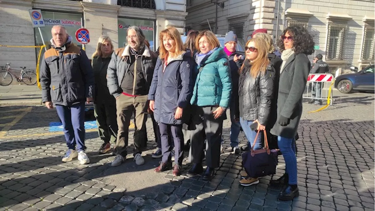 Sit-in dei professori del Virgilio a Roma 'per riavere la scuola'