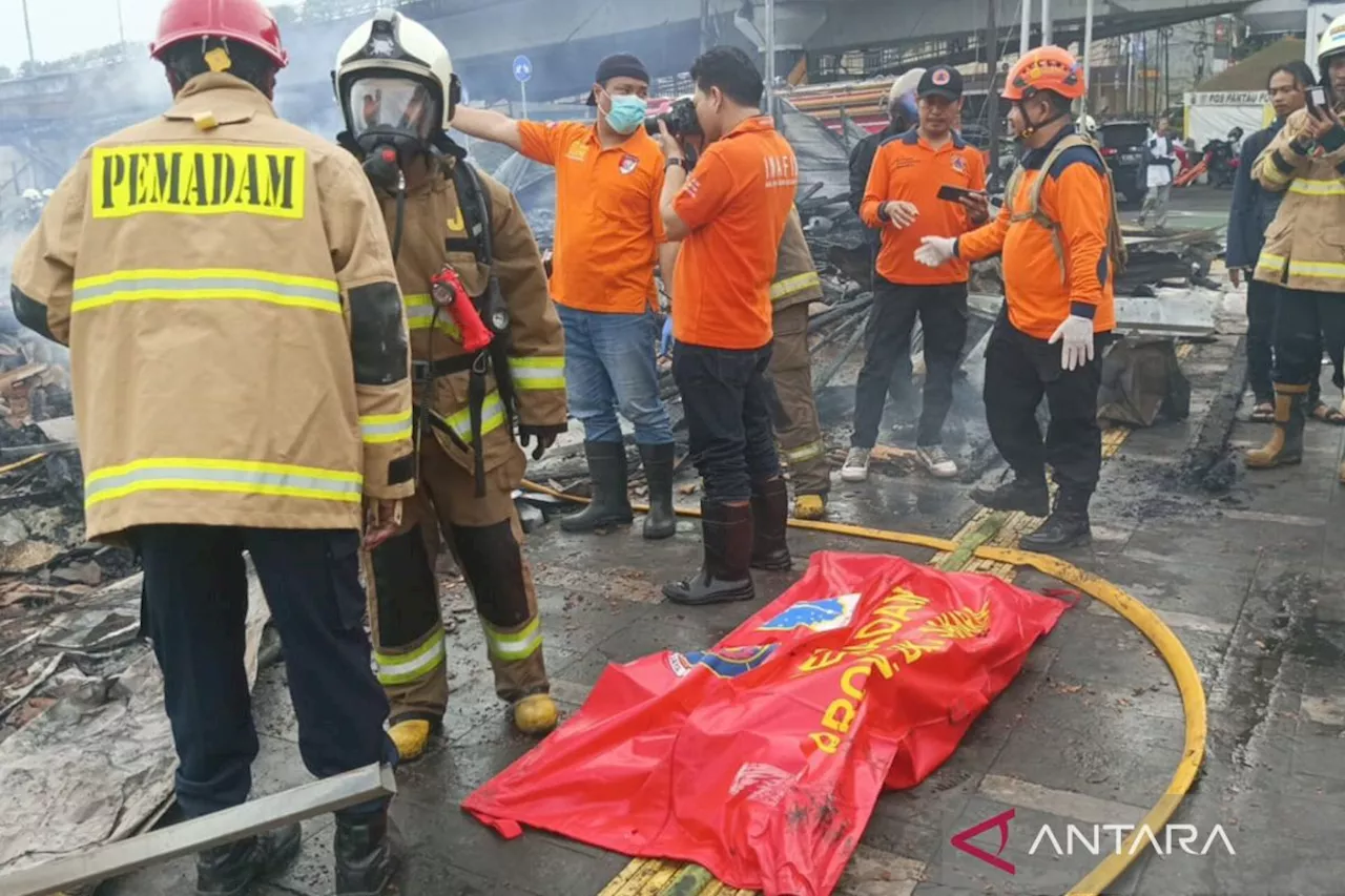 Kebakaran Lapak Bekas Bangunan Gusuran di Jakarta Pusat Meninggalkan Satu Korban