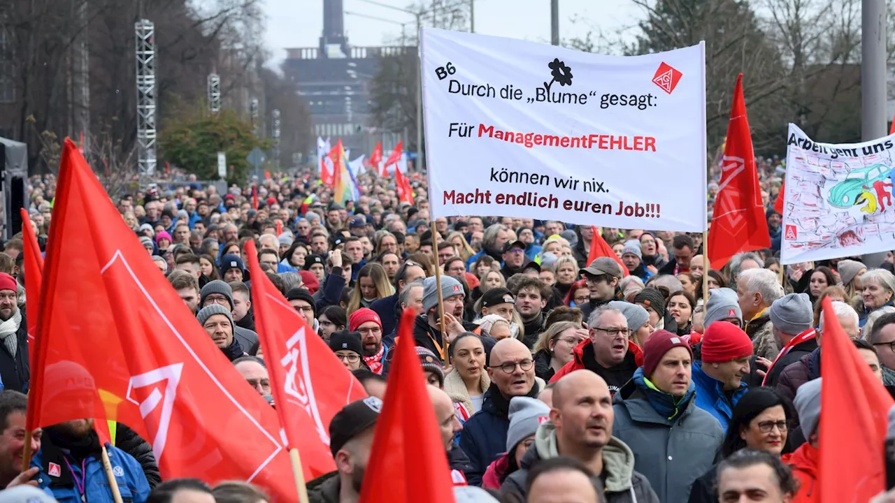 Tausende VW-Mitarbeiter im Warnstreik - Eskalation angedroht