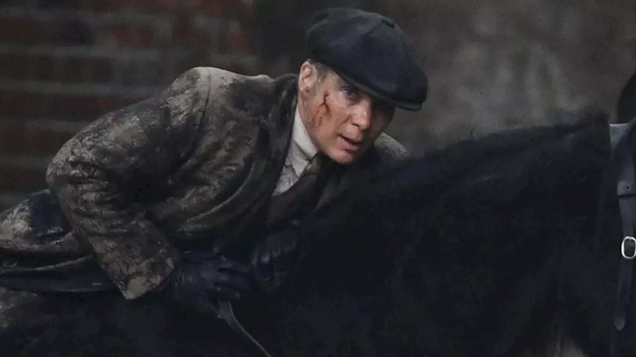 Cillian Murphy dreht 'Peaky Blinders'-Film: Erste Bilder vom Set zeigen ihn mit fieser Gesichtsnarbe