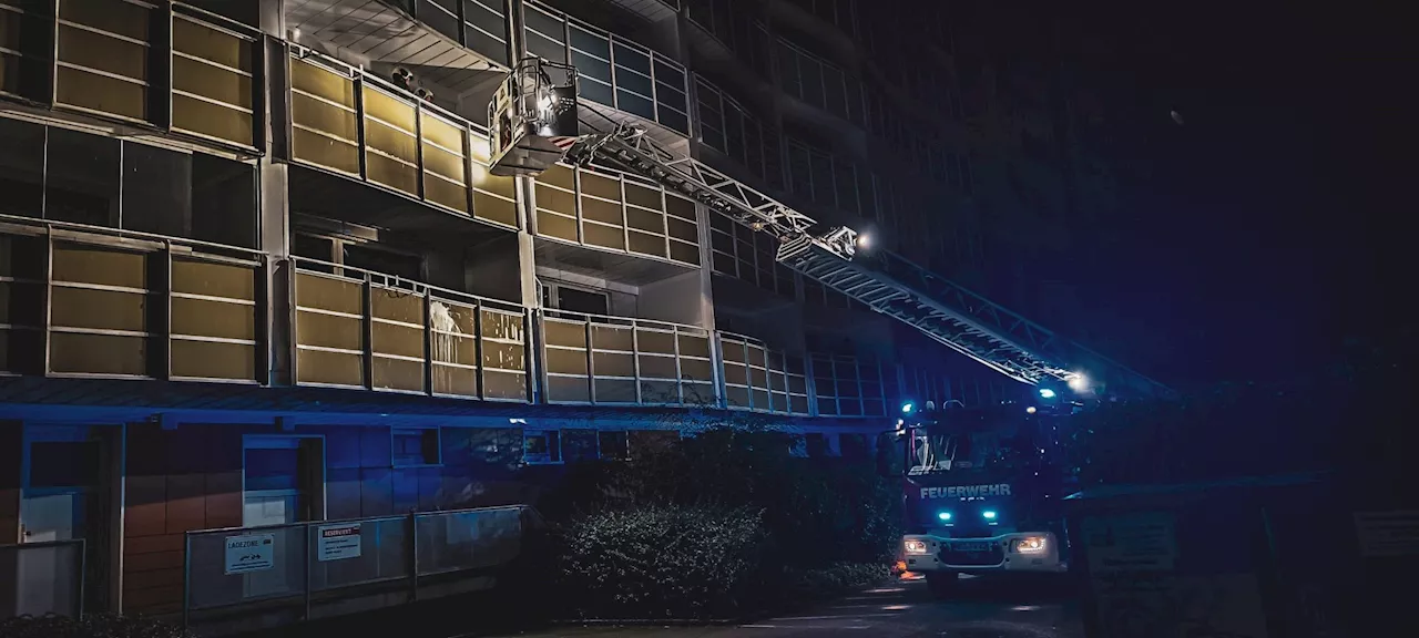 Feuerwehr rettet Person beim Wohnungsbrand in Evershagen