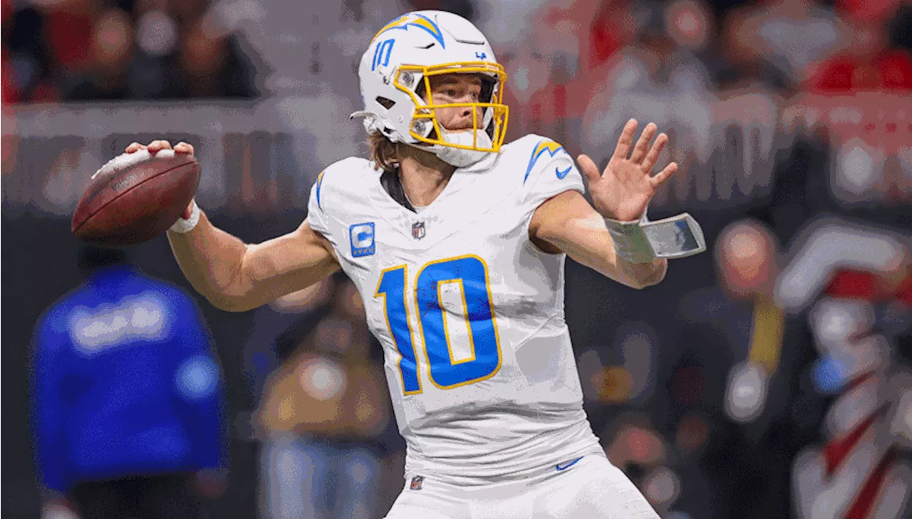 Early Chargers vs Chiefs Predictions, Picks, and Odds for SNF Week 14