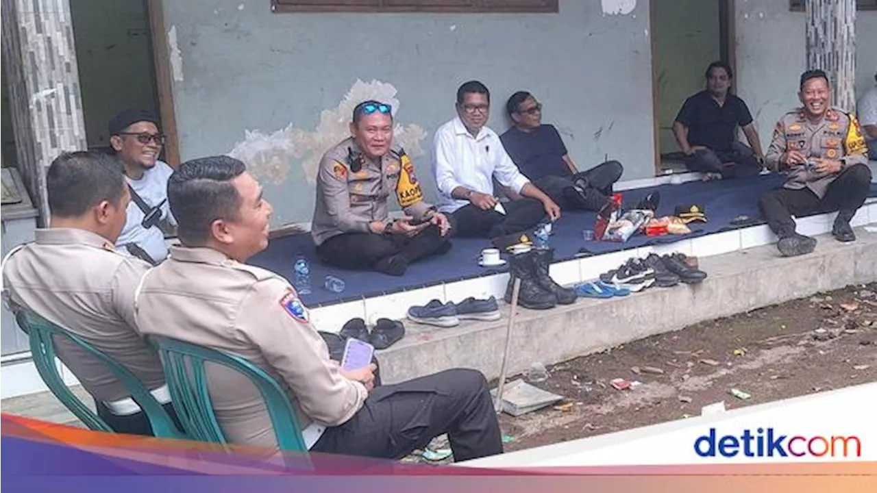 Aksi Polisi Bondowoso Naik Motor Pantau Coblos Ulang TPS Desa Kasemek