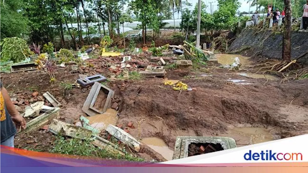 Hanyutnya Jenazah hingga Makam Rusak karena Banjir Bandang Terjang Blitar