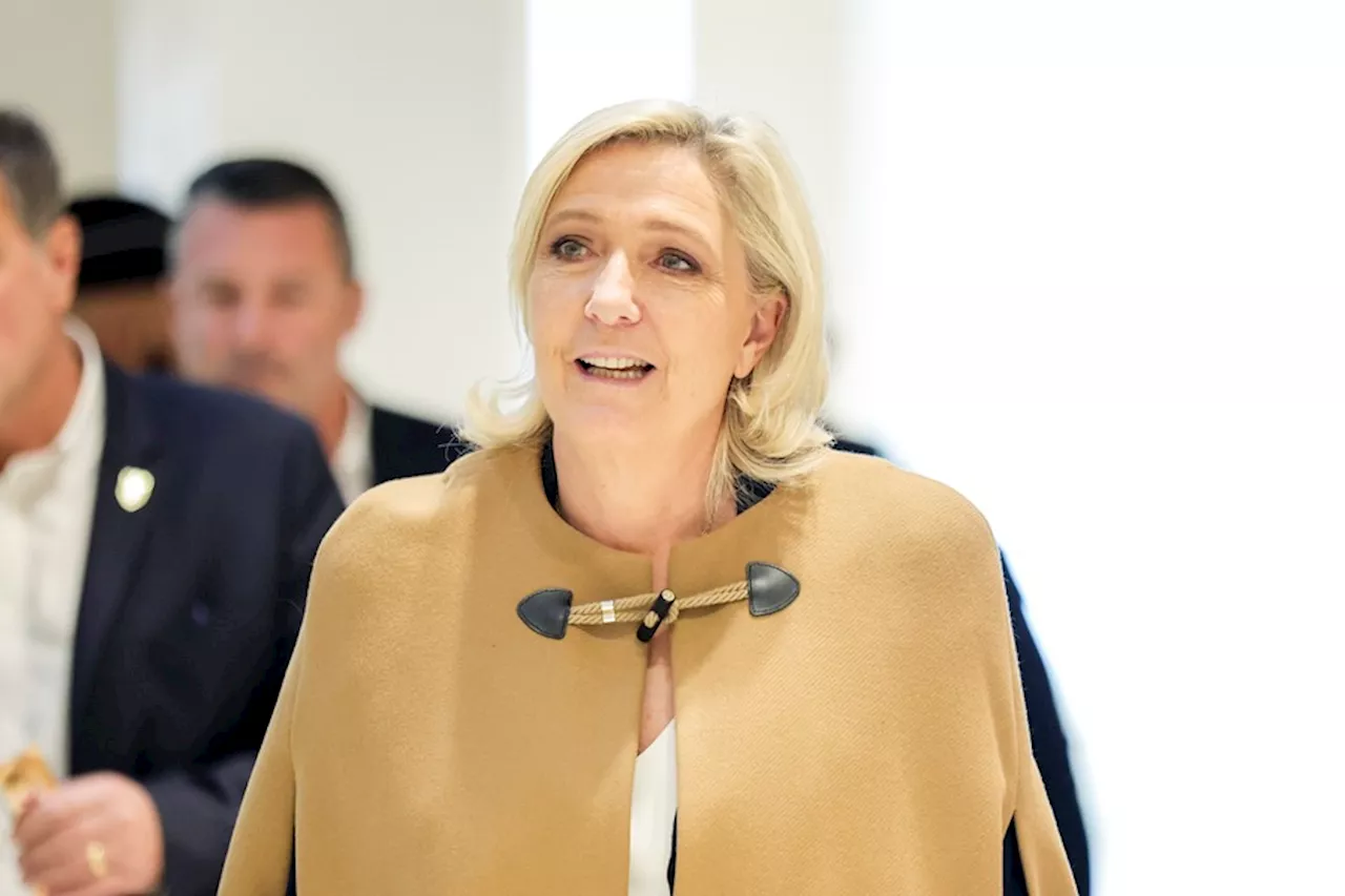 Le Pen acusa a Barnier de falta de diálogo