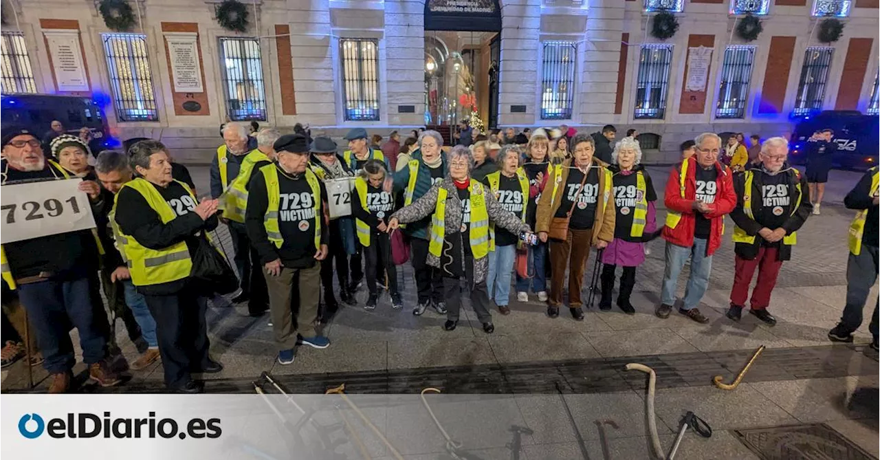 Bastonazos en la Puerta del Sol por la verdad y la justicia para los fallecidos en las residencias madrileñas