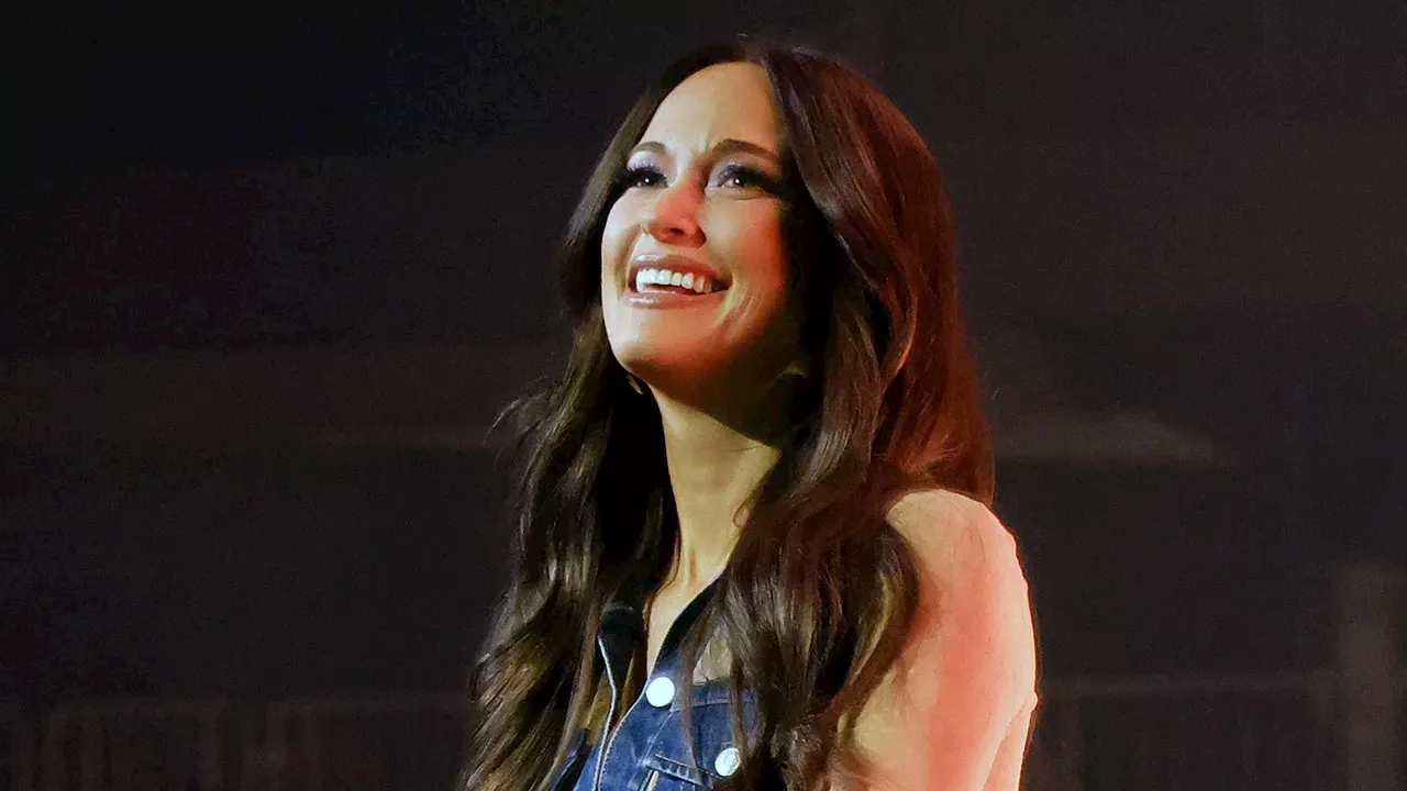 Kacey Musgraves Calls Out Handsy Fan During Tampa Concert