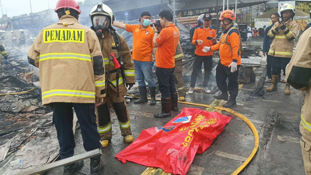 Lapak Bekas Gusuran di Jalan Salemba Kebakaran, Satu Orang Tewas