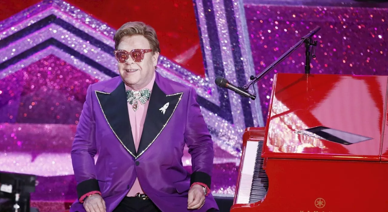 Elton John: «Ho perso la vista dopo un'infezione». La confessione straziante sul palco a Londra