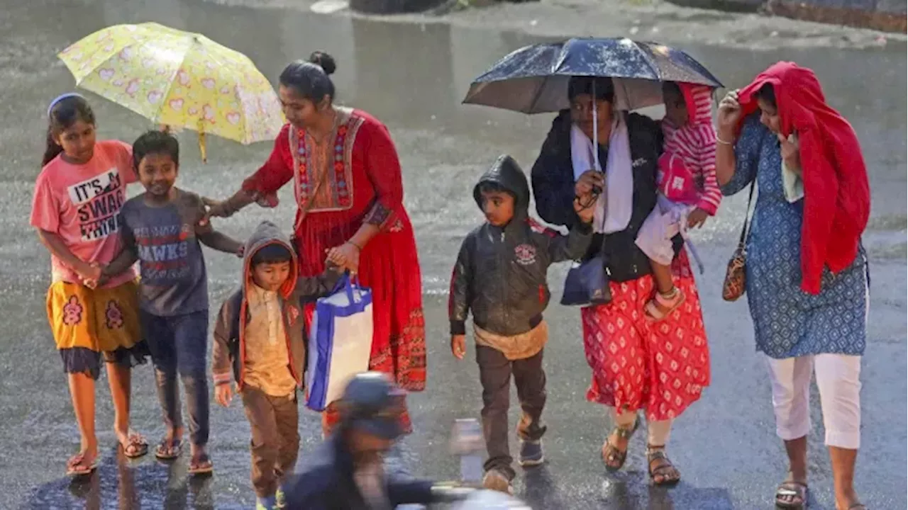 केरल में भी फेंगल तूफान का कहर! 5 जिलों में भारी बारिश का रेड अलर्ट, स्कूलों को बंद रखने का आदेश