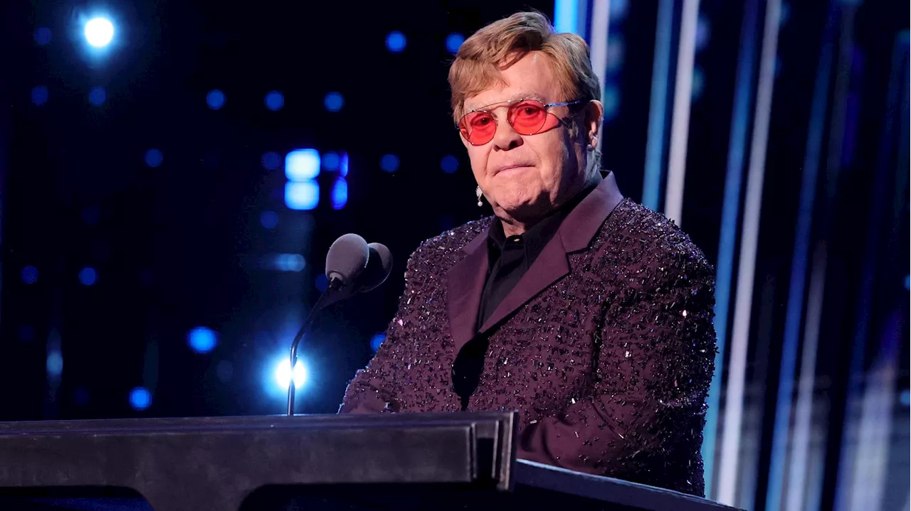 Elton John a perdu la vue et n’a pas pu regarder sa propre comédie musicale « Le Diable s’habille en Prada »