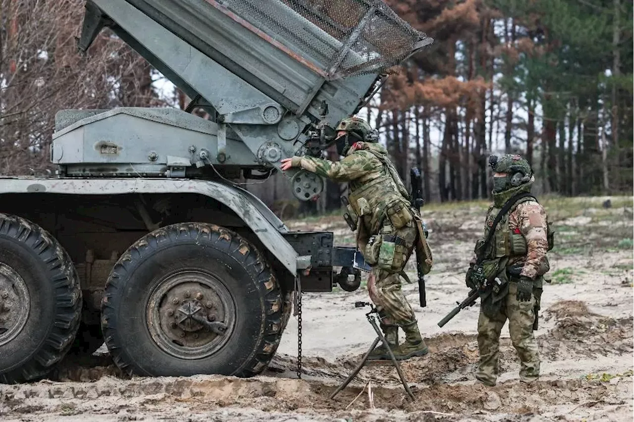 Минобороны РФ сообщило о подготовке 300 тысяч контрактников для участия в СВО