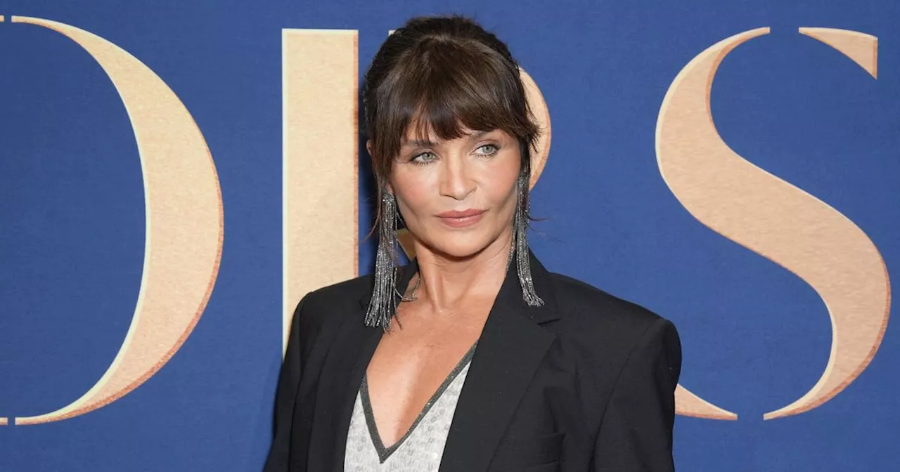 «Je ne sais pas comment tu fais» : en vidéo, Helena Christensen plonge dans un lac gelé