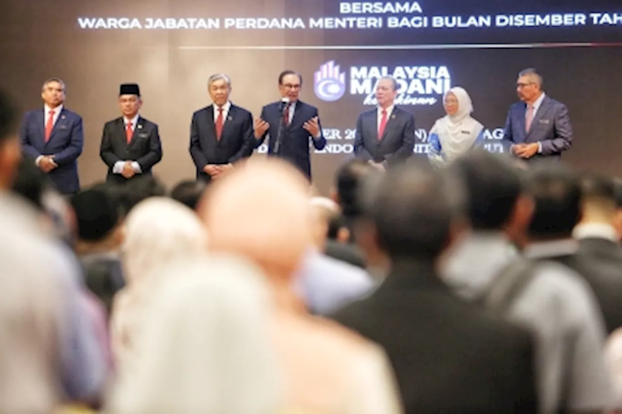 Prime Minister Anwar Urges Civil Servants to Match Pay Hike with Improved Performance