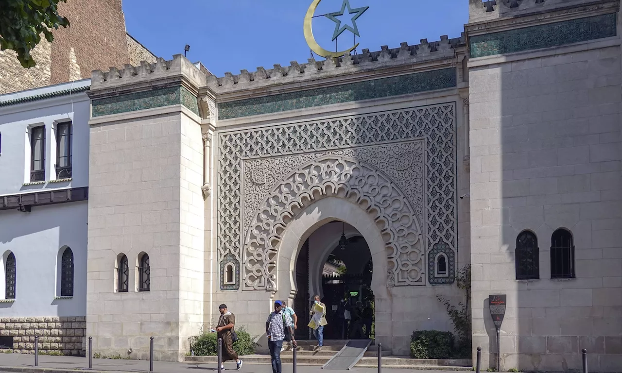 'Il a touché à l'intouchable' : à la Grande mosquée de Paris, les musulmans jugent l'affaire Boualem Sansal