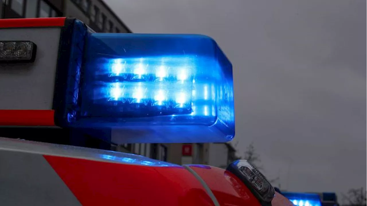 Seniorin für Stunden in Krankentransporter gefangen