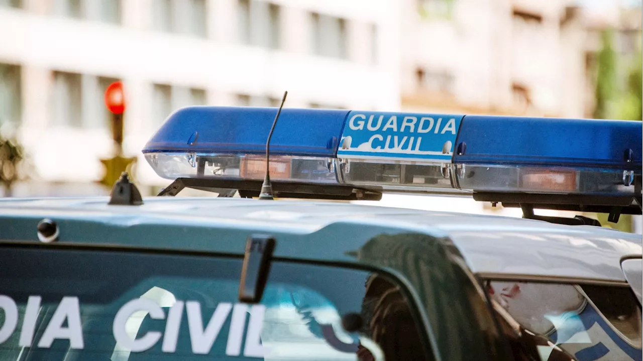 La Guardia Civil detiene a un hombre e investiga a otros 15 por poseer contenido sexual de una menor