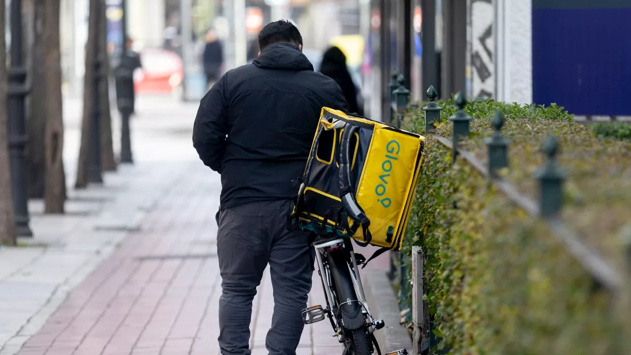 Glovo cambia de modelo y contratará por primera vez a sus repartidores en España