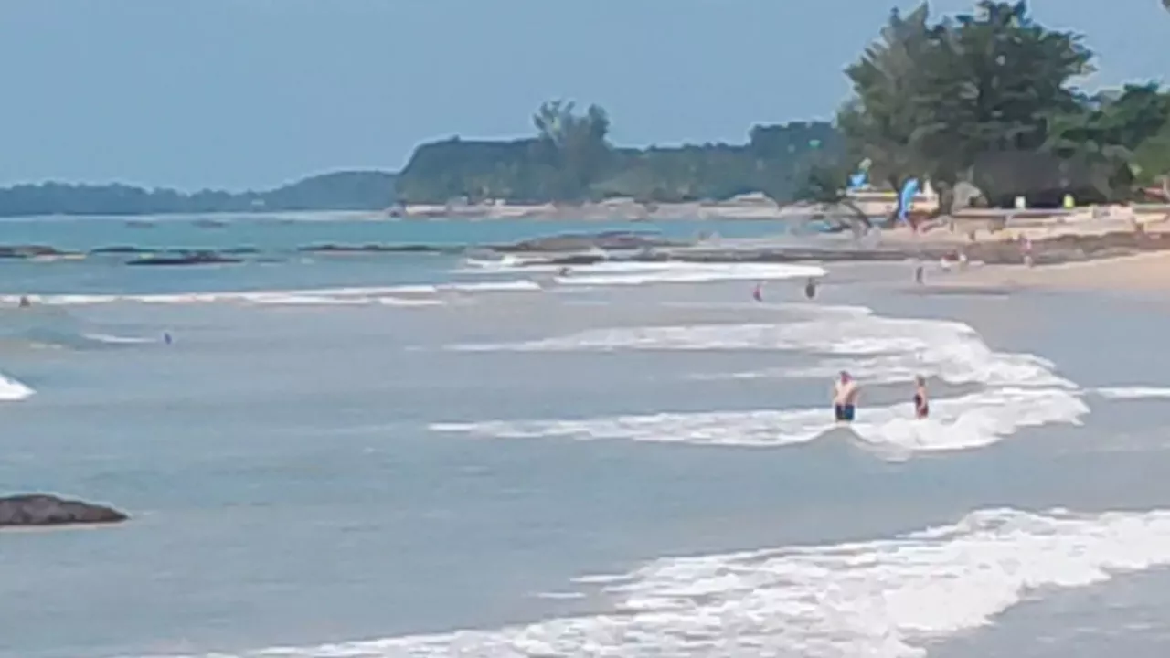 German Tourist Bitten by Shark While Swimming in Thailand