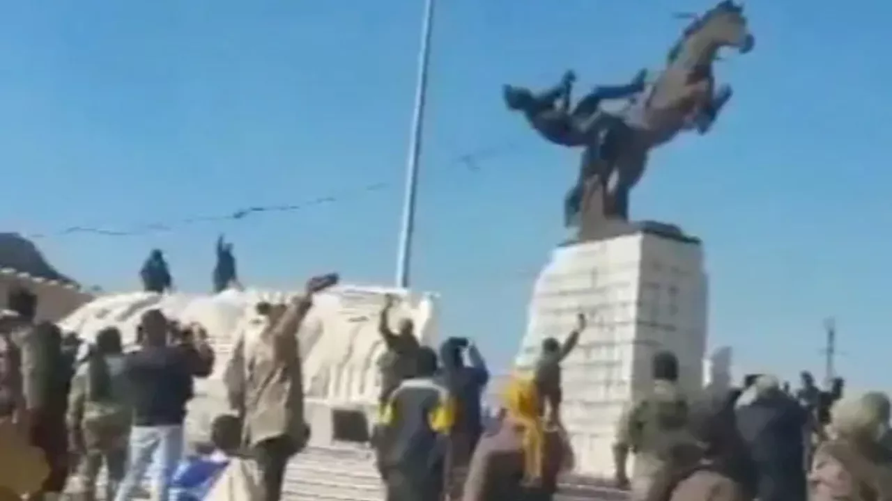 Syrian Rebels Topple Bassel Al-Assad Statue, Burn Russian Flag in Aleppo