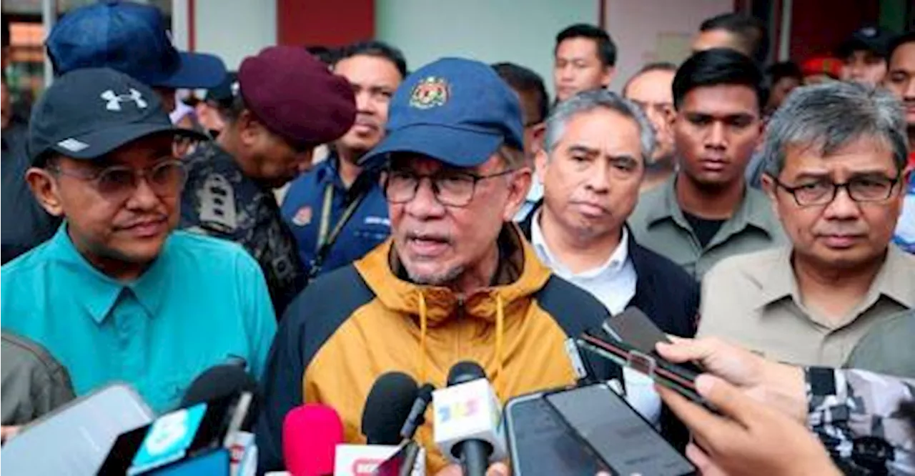 Anwar Ibrahim Urges Private Sector to Assist Flood Victims