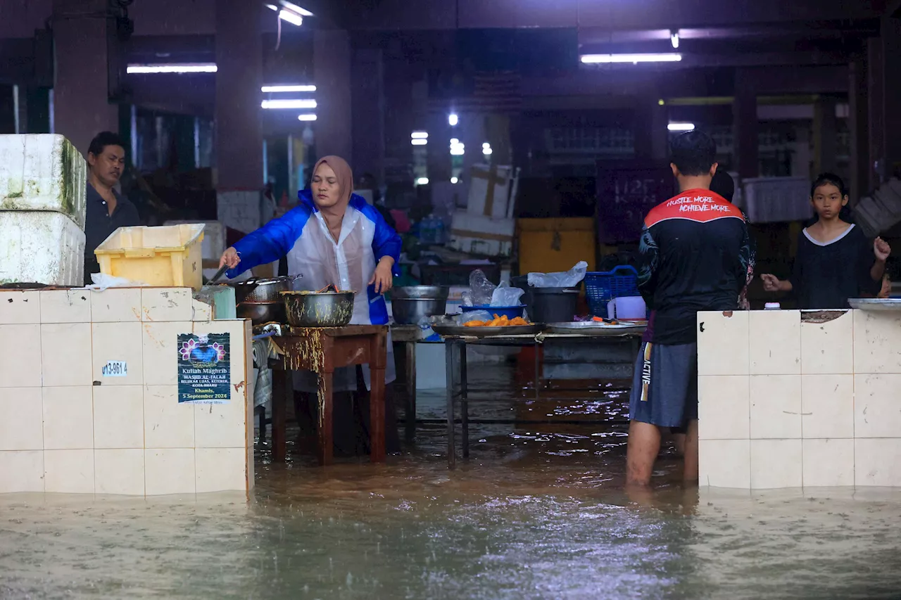 Flooding Victims Begin Returning Home in Kelantan, Malaysia