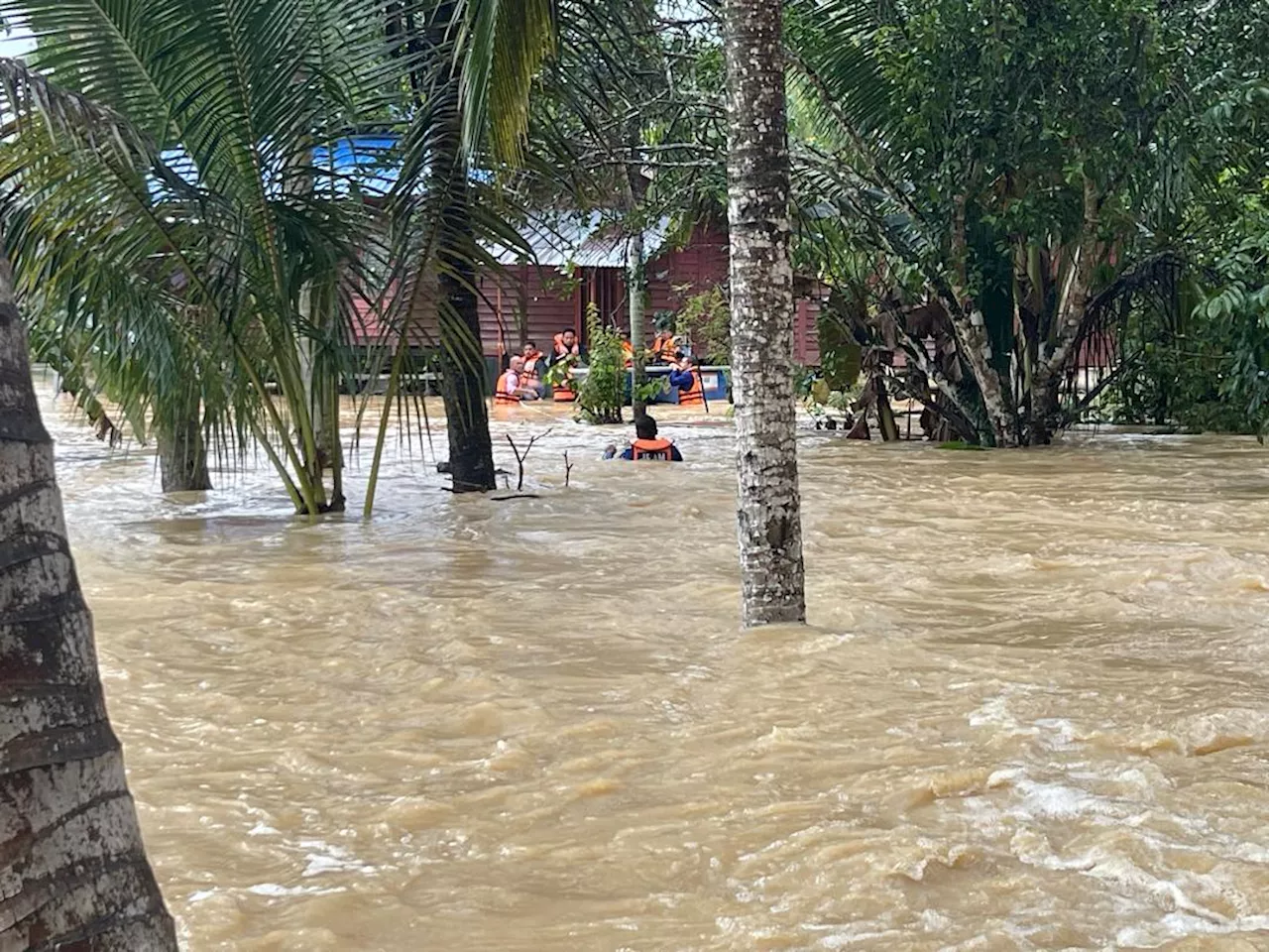 Over 134,000 Flood Victims Still in Temporary Relief Centers in Malaysia