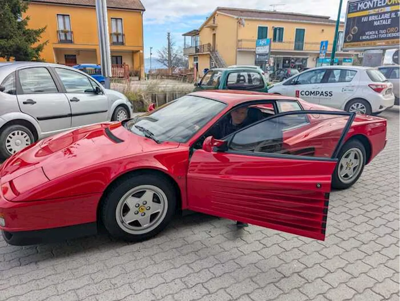 Dopo 32 anni 'Babbo Natale' gli restituisce Ferrari Testarossa